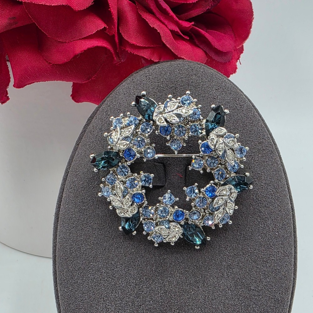 Blue Rhinestone Wreath Brooch Silver‎ Tone Floral Crystal Statement Pin 1.75in